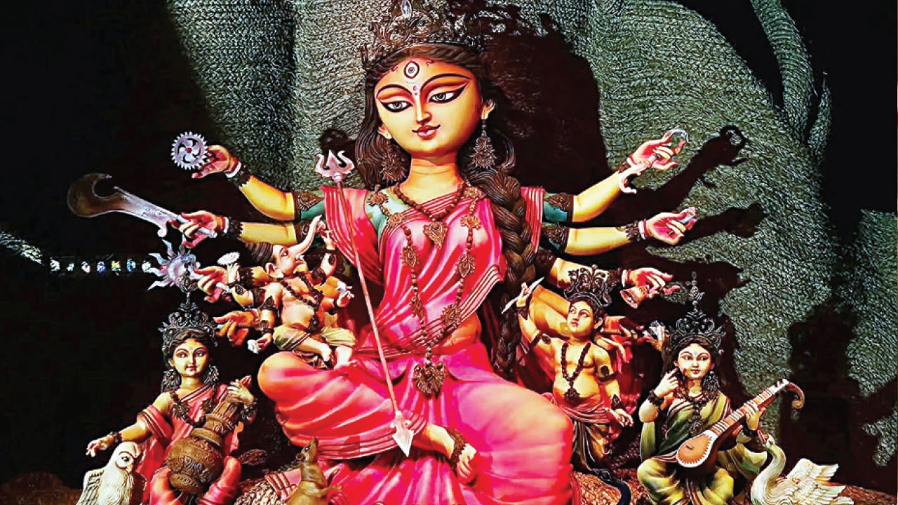 পুরুষ ও প্রকৃতি একাকার চেতলা অগ্রণীর ‘বিশ্বরূপে বিশ্বরূপিণী’তে