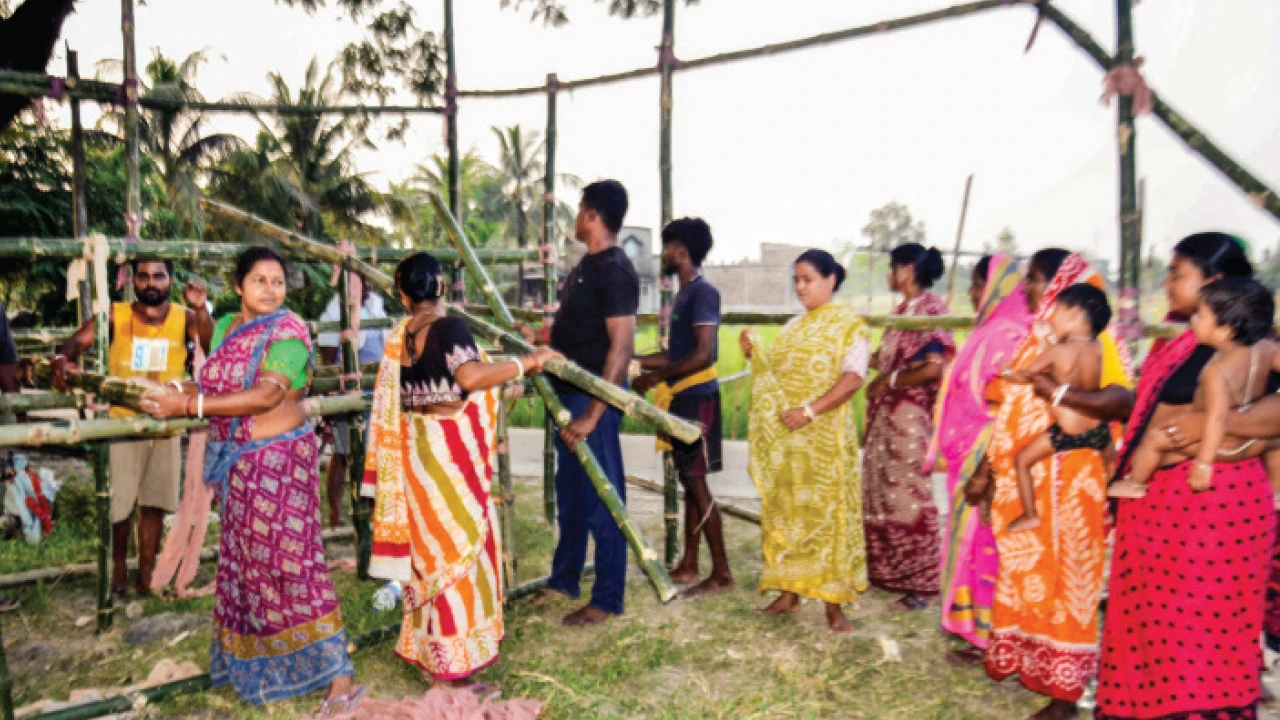 কুলতলিতে অন্নপূর্ণা যোজনার টাকায় দশভুজার আরাধনা গ্রামের মহিলাদের