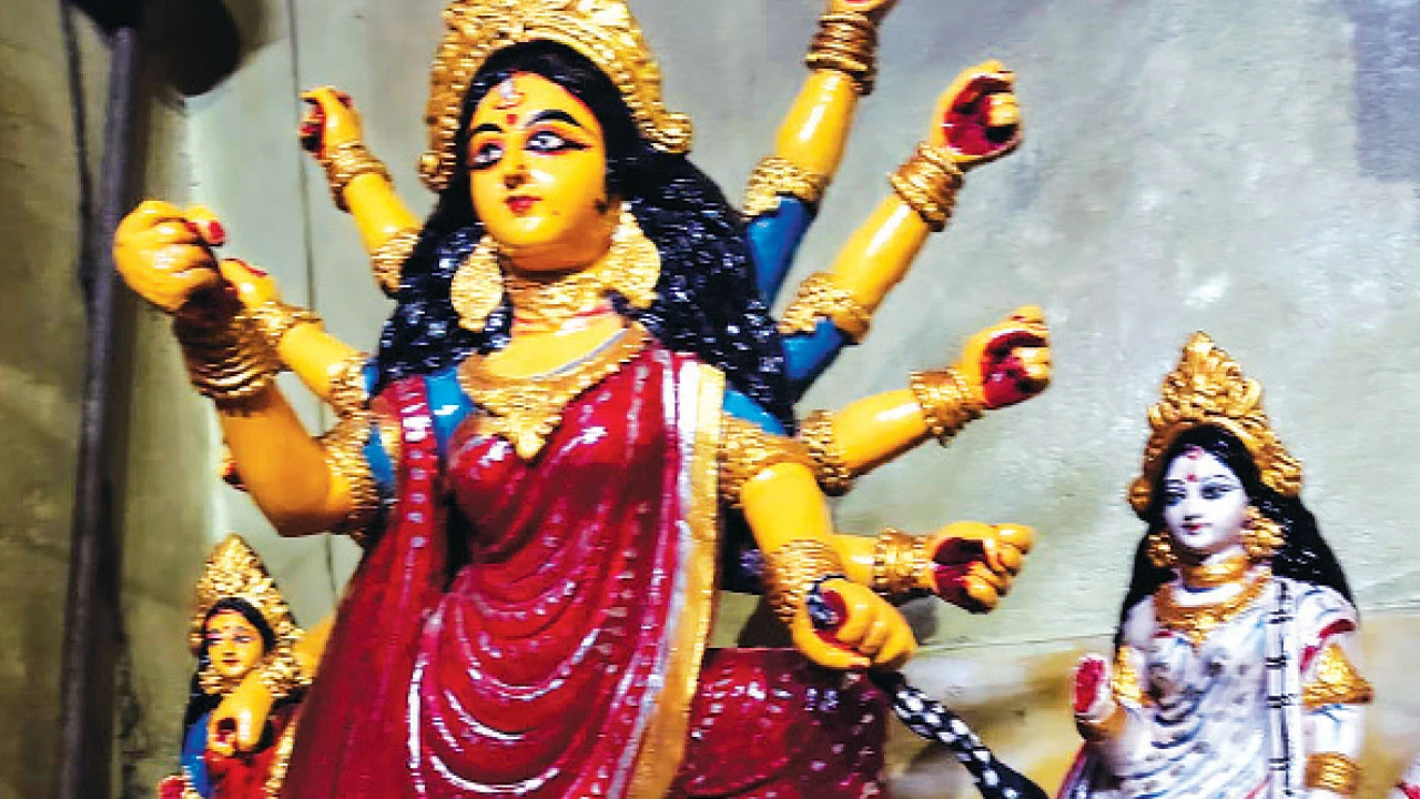 বাগবাজারে পান্ডা পরিবারে ৫০০ কেজির দশভুজা, স্বপ্নাদেশে প্রতিমা তৈরির নিদান