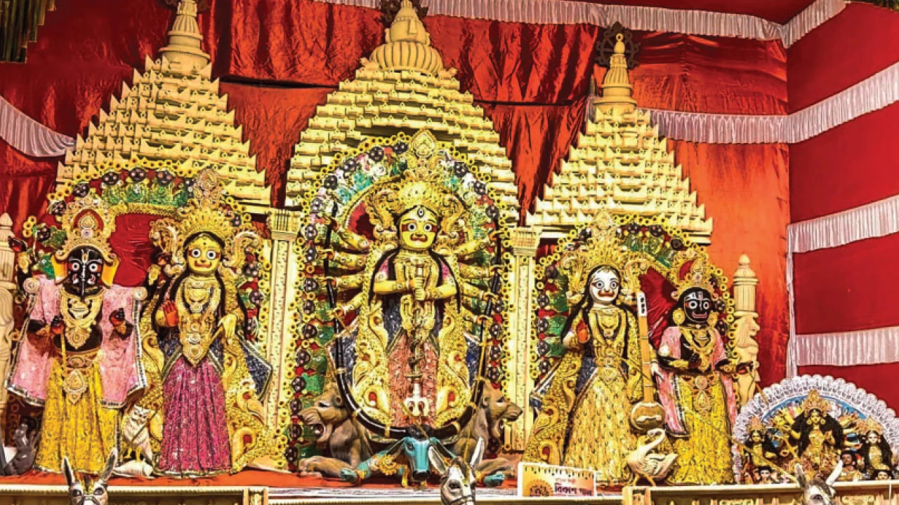 আন্দামানে জারোয়াদের জীবনযাত্রা, বিষ্ণুর দশাবতার, পানিহাটিতে চোখ টানবে শুভদ্রার আদলে গড়া দুর্গা