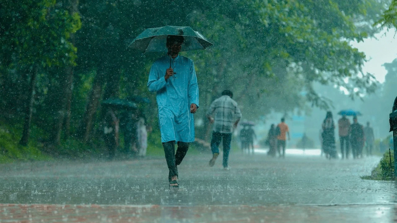 পুজোতেও থাকছে বৃষ্টির ভ্রুকুটি, তবে রবিবার থেকে শুষ্ক আবহাওয়া