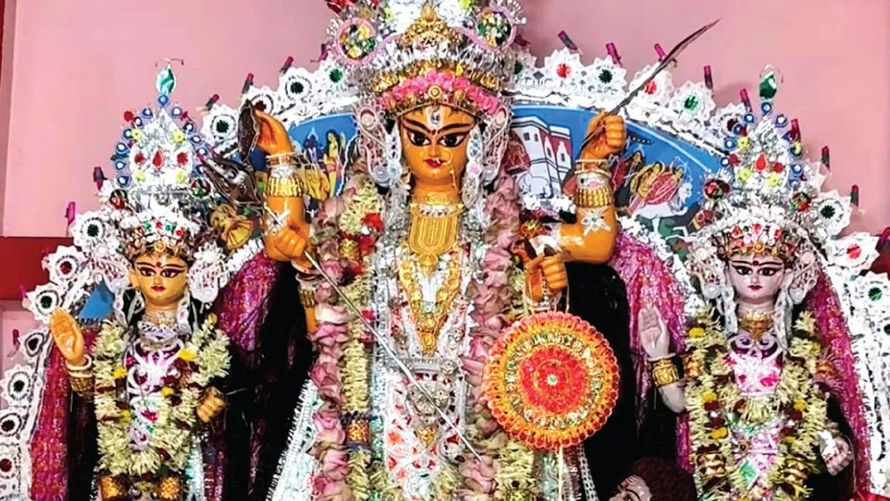 আরামবাগের ভট্টাচার্য বাড়ির চতুর্ভুজা প্রতিমা
