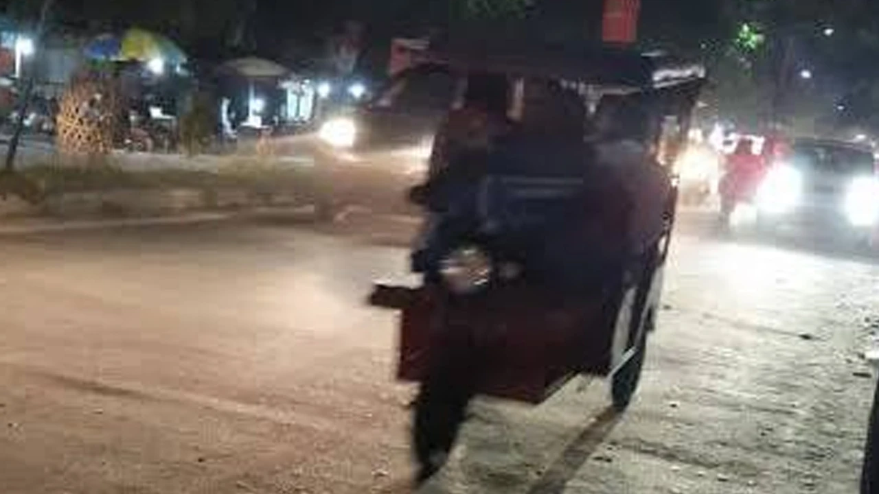 ব্যাটারি বাঁচাতে টোটোর হেডলাইট বন্ধ, বহরমপুর শহরে বাড়ছে দুর্ঘটনা