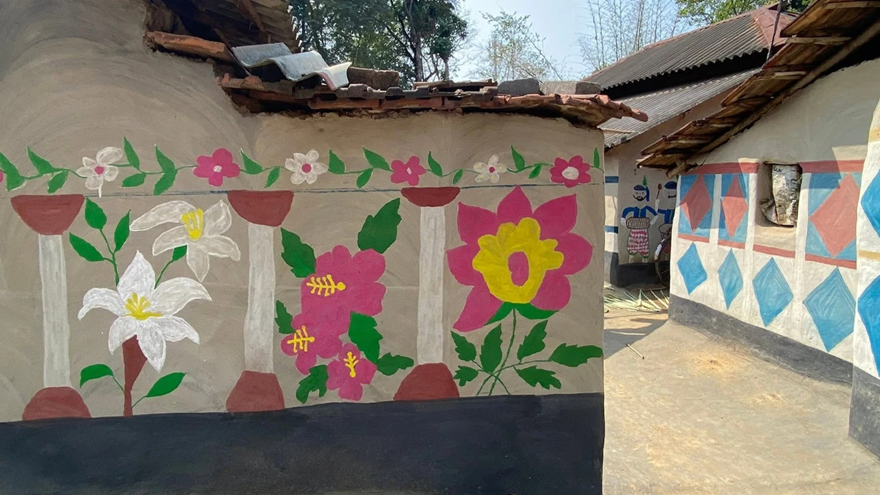 কান্দির আদিবাসী গ্রামগুলিতে আঁকা হচ্ছে না আলপনা, কলকা