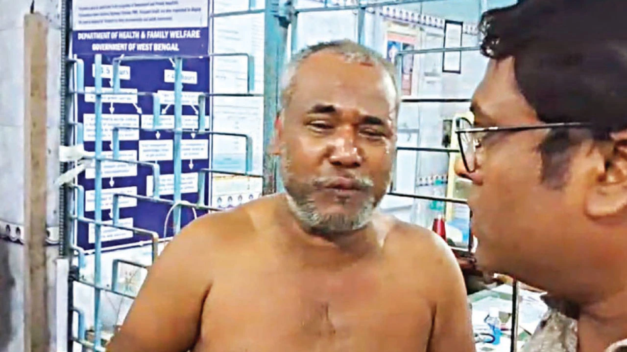 ইছাপুরে চাঁদা না দেওয়ায় বিজেপির মণ্ডল সভাপতির নেতৃত্বে ব্যবসায়ীকে ব্যাপক মার, হাওড়া হাসপাতালে ভরতি আক্রান্ত ব্যবসায়ী, আটক ২