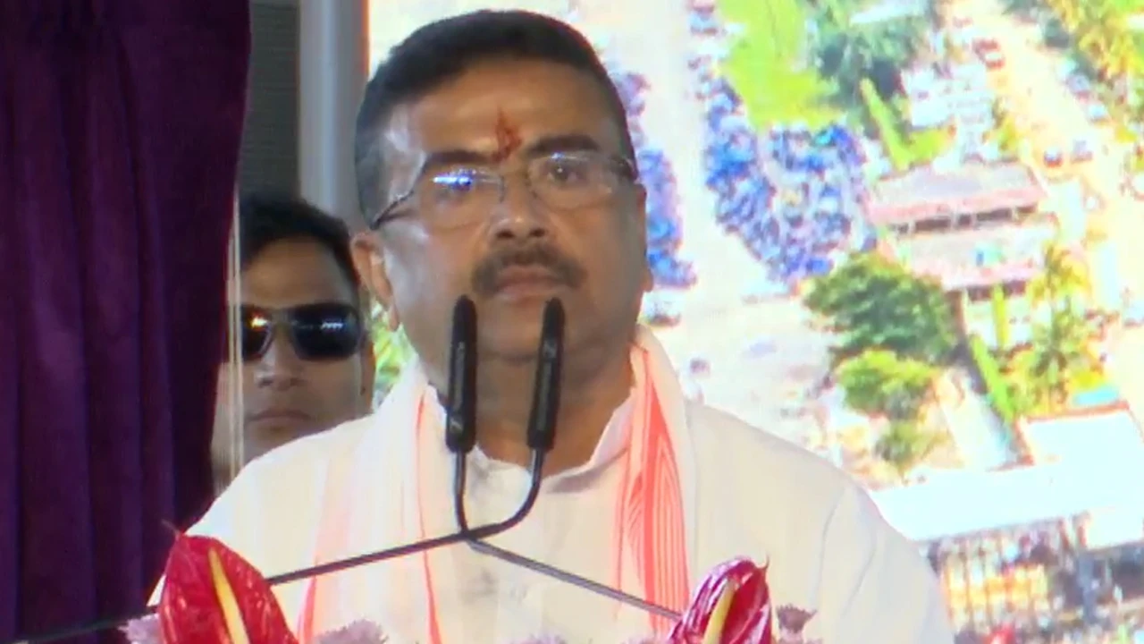 লালবাগে দুর্গাপুজোর উদ্বোধনে মুখ্যমন্ত্রী