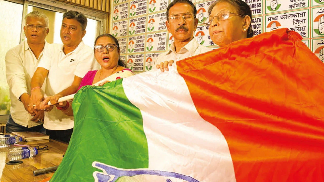 কংগ্রেসে যোগদান দু’জন প্রাক্তন মেয়র পারিষদের