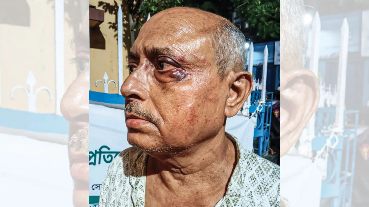 ঢাকুরিয়ায় বামেদের বুক স্টলে হামলা