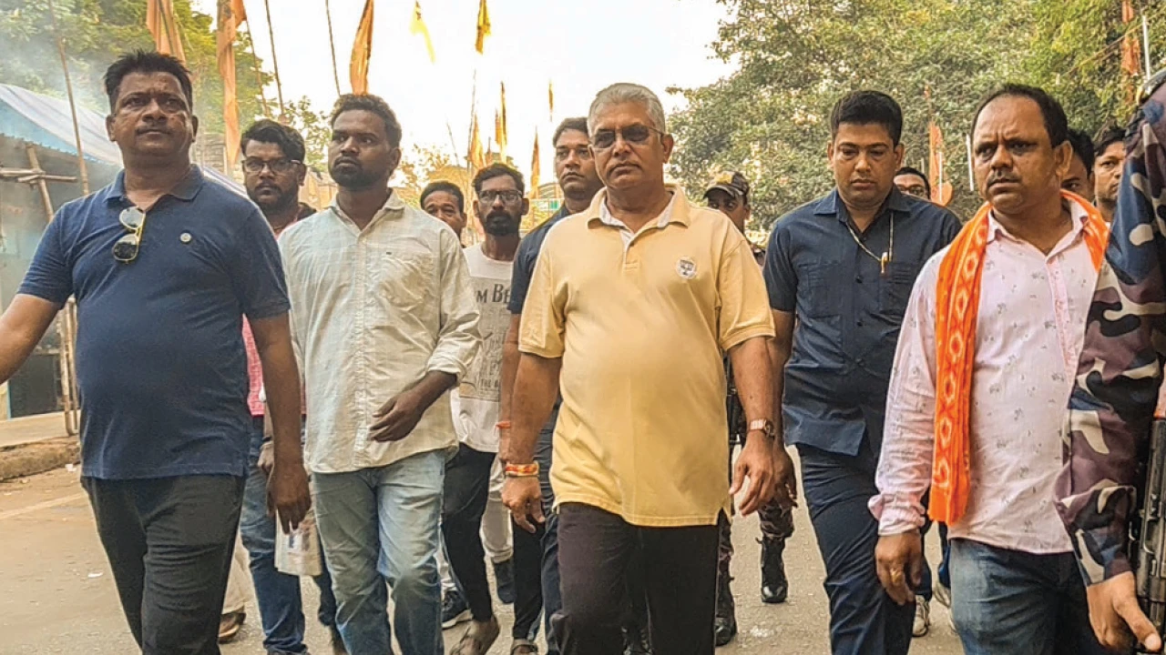 সীমার মধ্যে থাকুন,  পুলিশকে তোপ দিলীপের