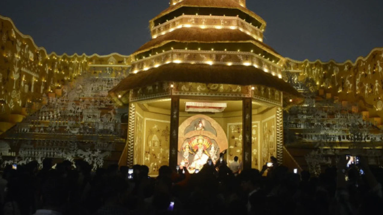 ভ্রম থেকে সুকুমার রায়ের বর্ণময় ক্যানভাসে একাকার কলকাতা, থিমের সঙ্গে সাবেকিয়ানার ফিউশন