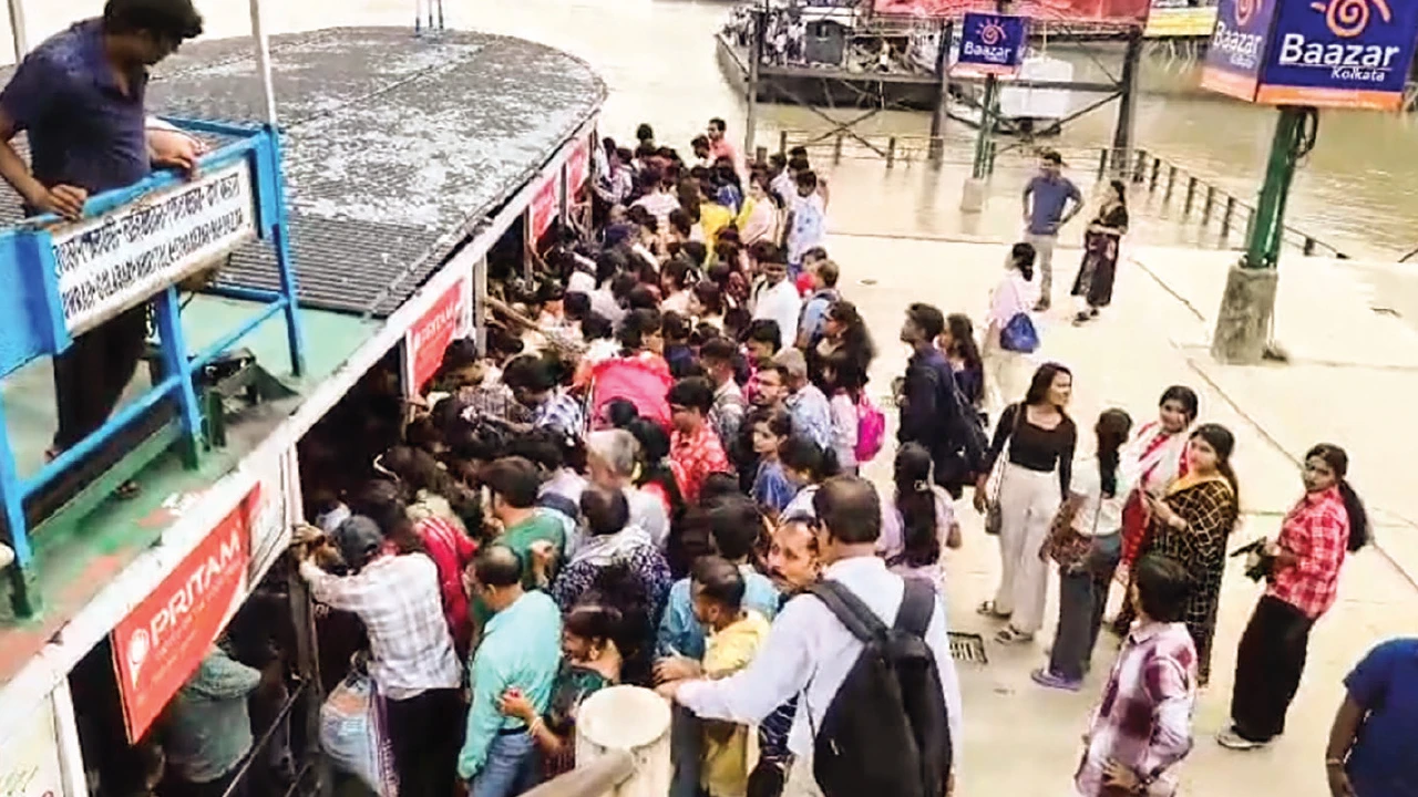 প্রতিমন্ত্রীর আশ্বাসে কর্মবিরতি প্রত্যাহার, গঙ্গায় ফের স্বাভাবিক হল লঞ্চ পরিষেবা