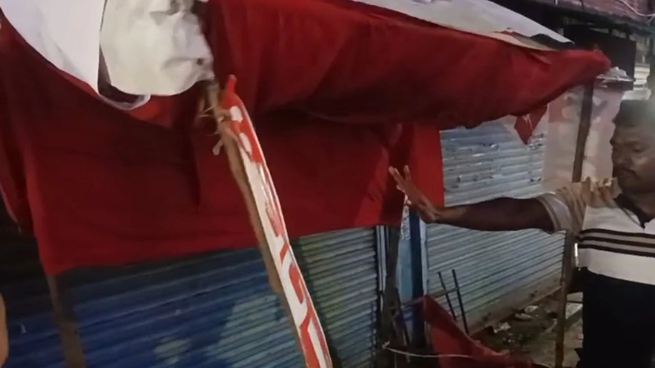 হাওড়ায় বামেদের বুক স্টল ভাঙচুর