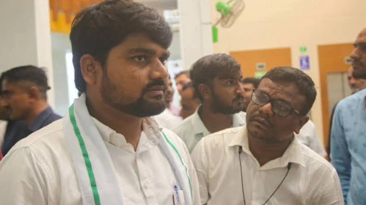 মিসাইলের ‘অপটিকাল সাইট’ সরবরাহের বরাত প্রাক্তন চেয়ারম্যানের পারিবারিক সংস্থাকে, বিতর্ক