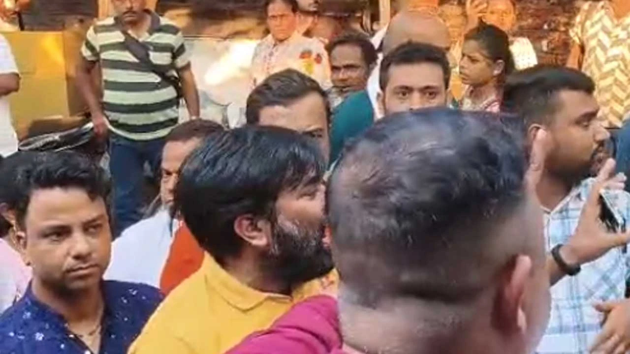 ট্যাংরায় বিজেপির বিরুদ্ধে বামেদের বুক স্টলে বাধা দেওয়ার অভিযোগ