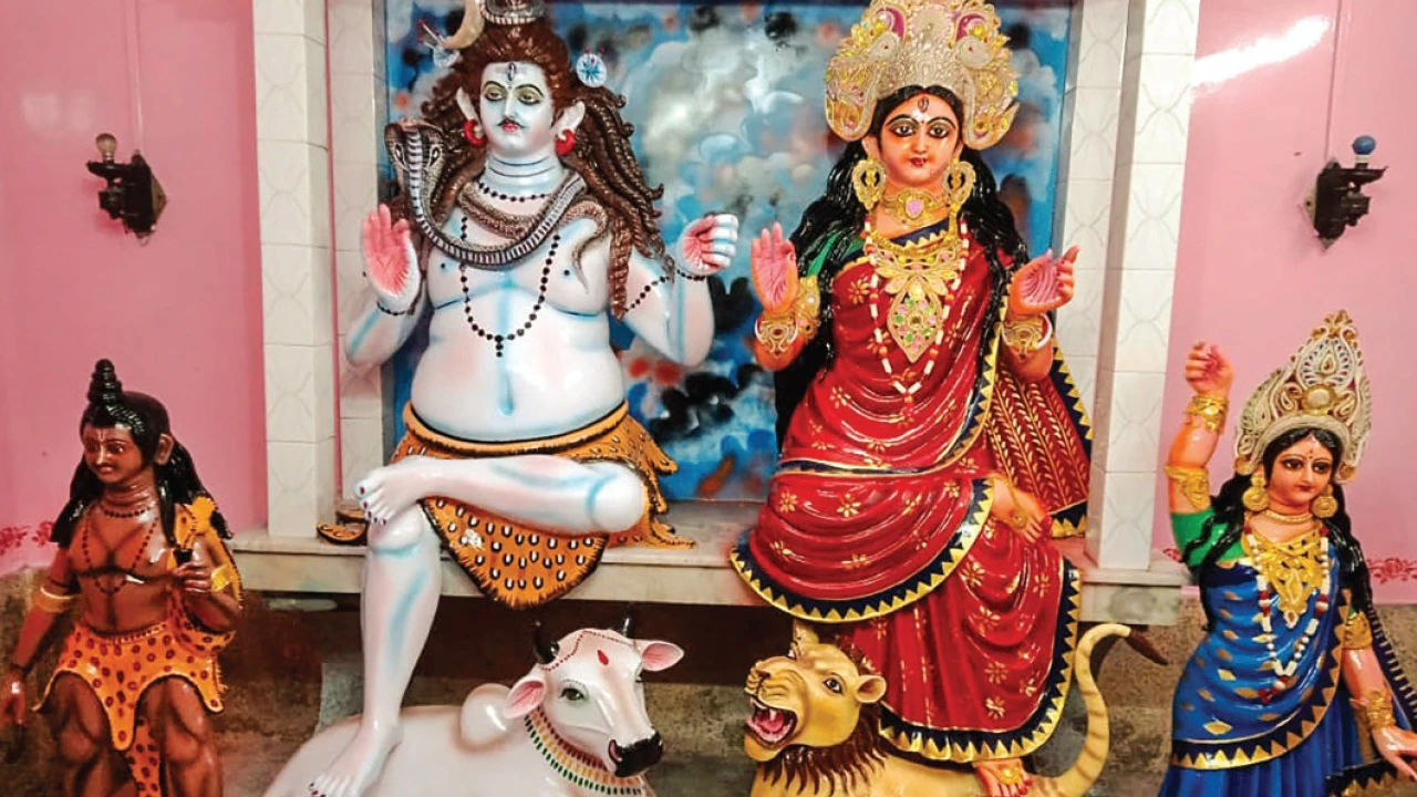‘পতিদুর্গা’র বিস্ময় গড়ন, আচারের আলোয়  উজ্জ্বল হয়ে আছে বাংলার আর এক পলাশী