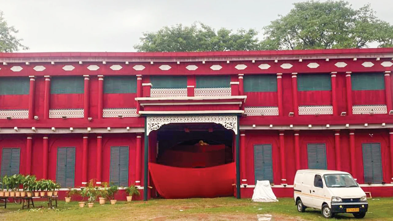 জোড়াসাঁকো ঠাকুরবাড়ি থেকে টেরাকোটা মন্দির, সিআর পার্কের পুজোয় এবার একটুকরো বাংলা