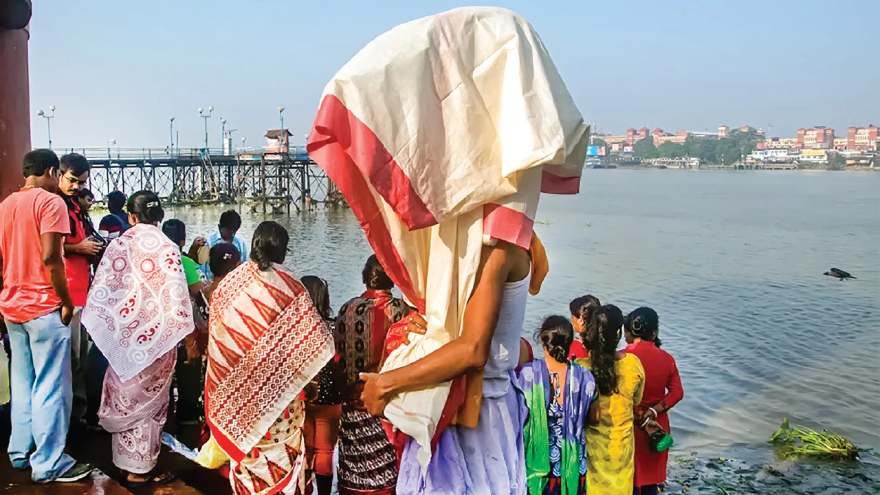 সিঁদুর পরা এ এক অন্য কলাবউ