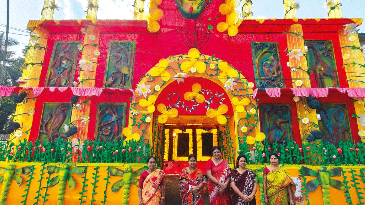 শ্মশানমোড় মহিলা ইউনিটের এবার দুর্গাপুজোর থিম ‘বনের সৌন্দর্য’