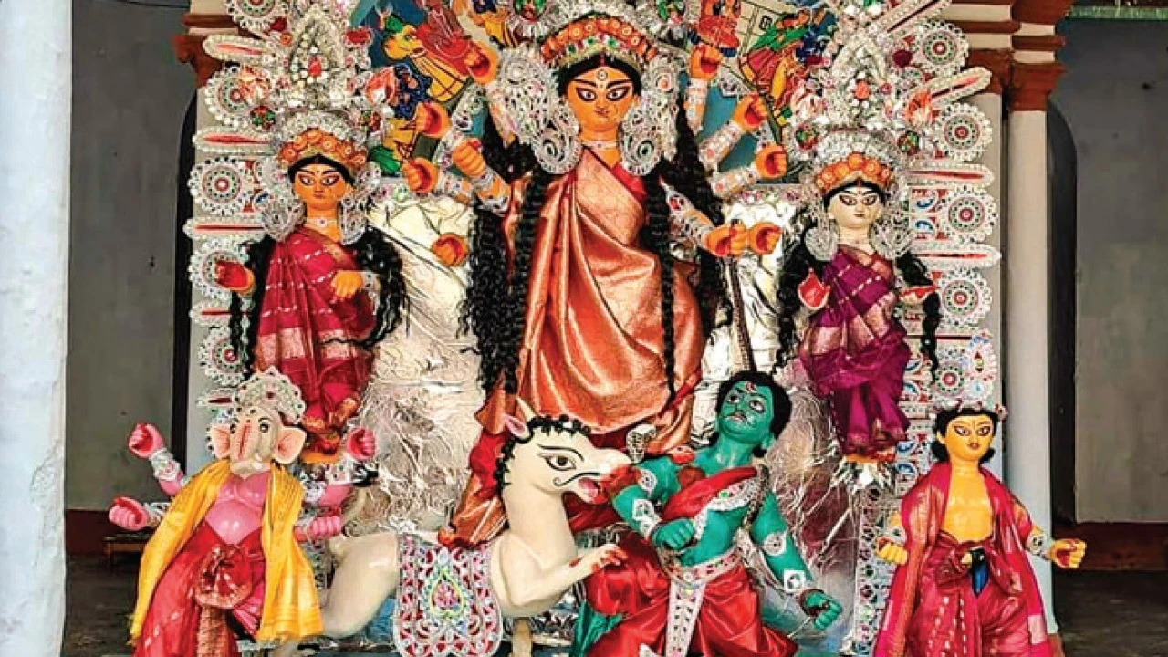 ড্রাগনমুখী সিংহ ও বহু তীর্থের জলে কলা  বউ স্নান, ১৯৬ বছরে বসুমল্লিকদের পুজো