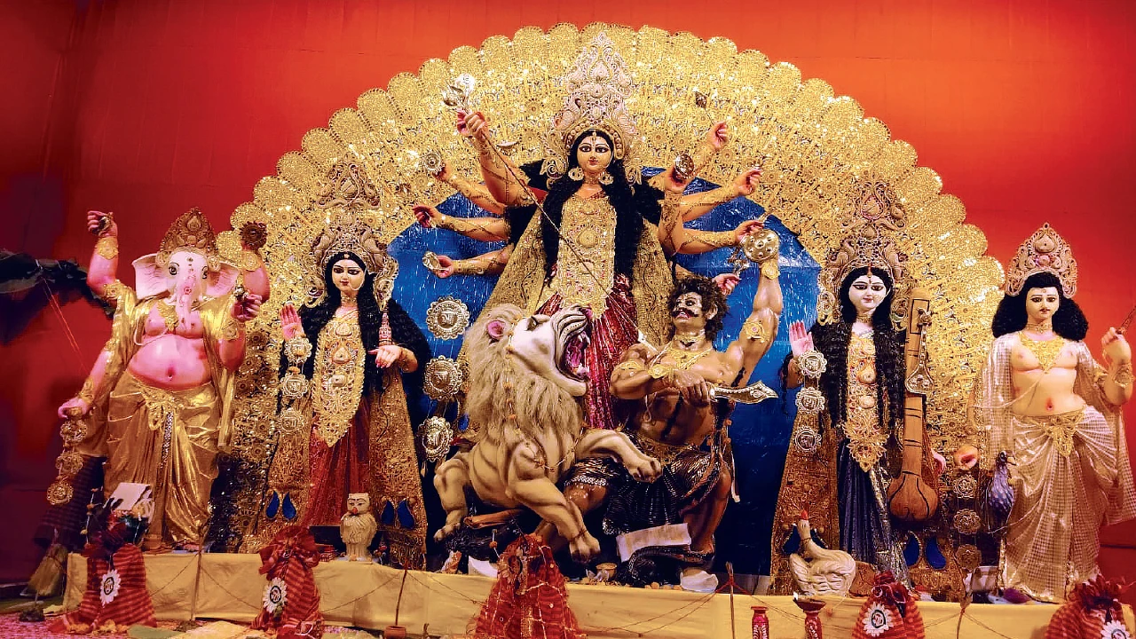 টোটো-ভোগান্তি নেই, ভিআইপি দাপট উধাও! সপ্তমীর ভিড়েও স্বস্তি হাওড়া শহরে