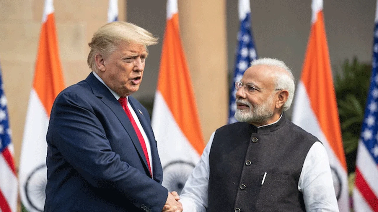 স্বস্তিতে ভারত, রুশ তেল কেনায় শুল্কে ছাড় ট্রাম্পের