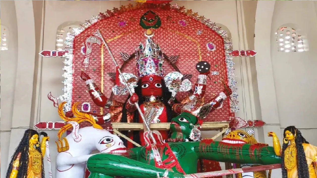 পাঁচ শতাব্দীর পরম্পরা! কোচবিহার দেবীবাড়িতে অষ্টমীর নিশীথে শুয়োর বলি ও গুপ্ত পুজোর রহস্য