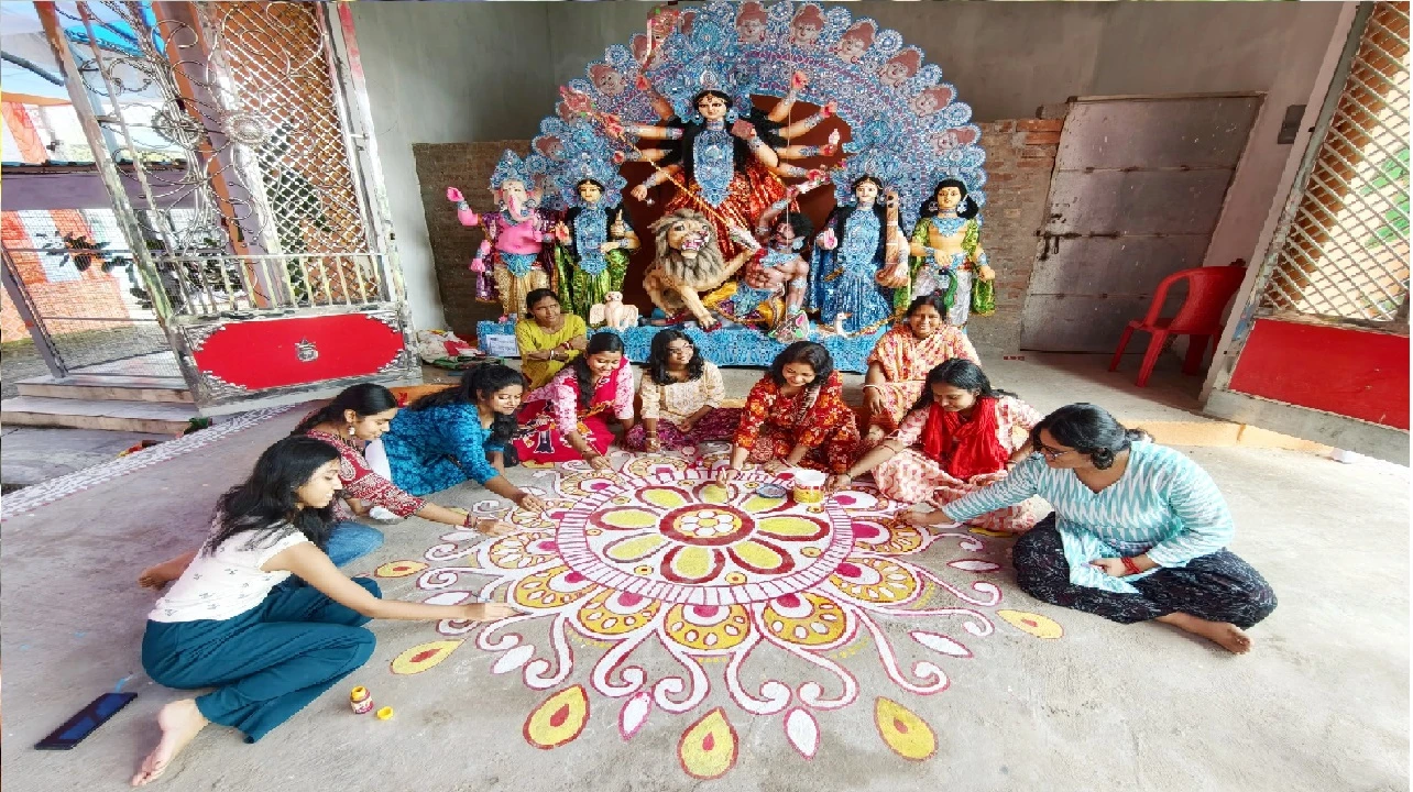 মাটির গন্ধে মায়ের আগমন