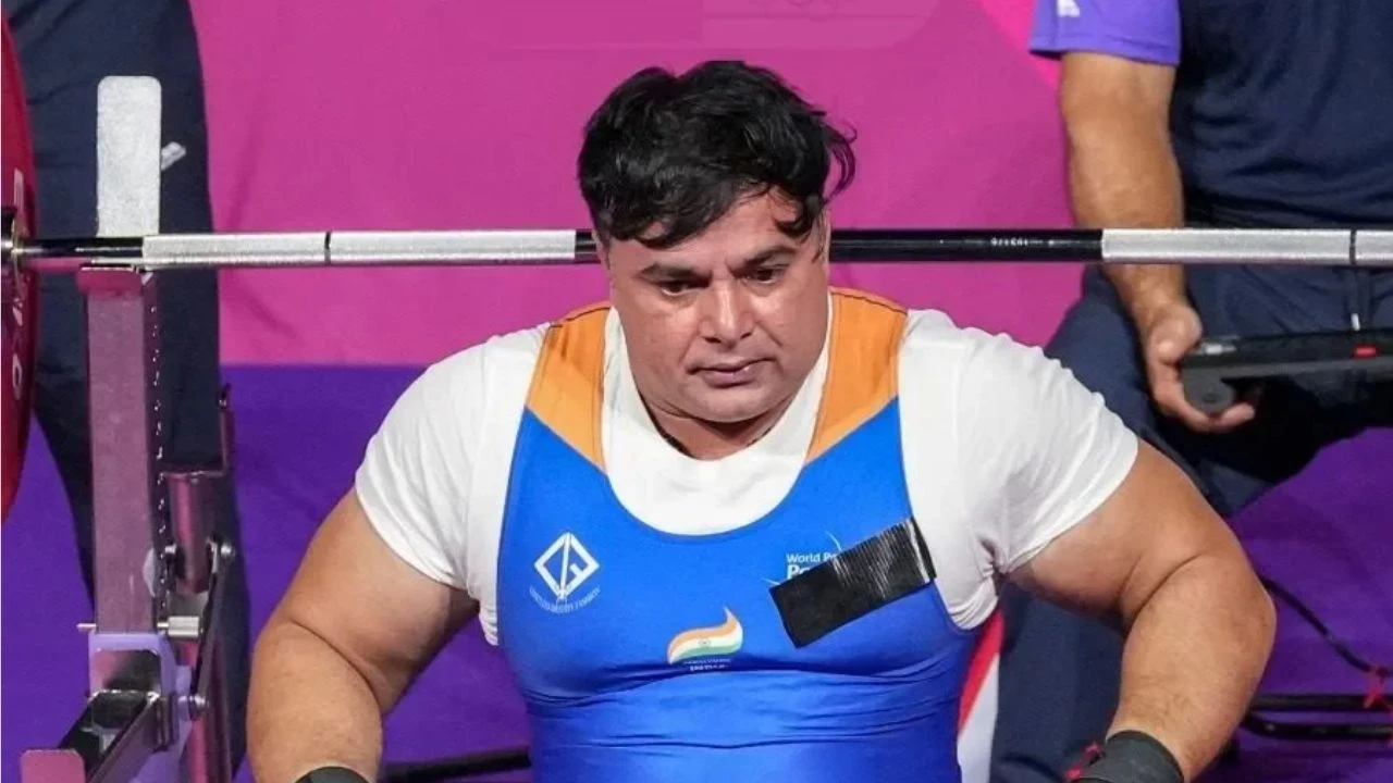 এশিয়ান প্যারা গেমসে পুরুষদের পাওয়ারলিফটিংয়ে ৬৫ কেজি বিভাগে  রুপো জিতলেন ভারতের অশোক মালিক