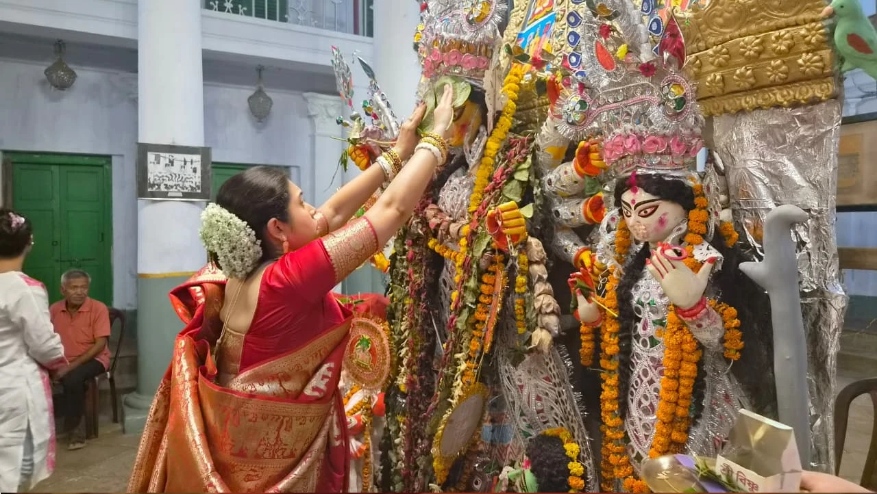 কৈলাসে ফিরছে বাড়ির মেয়ে, মন খারাপ বাঙালির, ছাতুবাবু লাটুবাবুর বাড়িতেও বিষাদের সুর