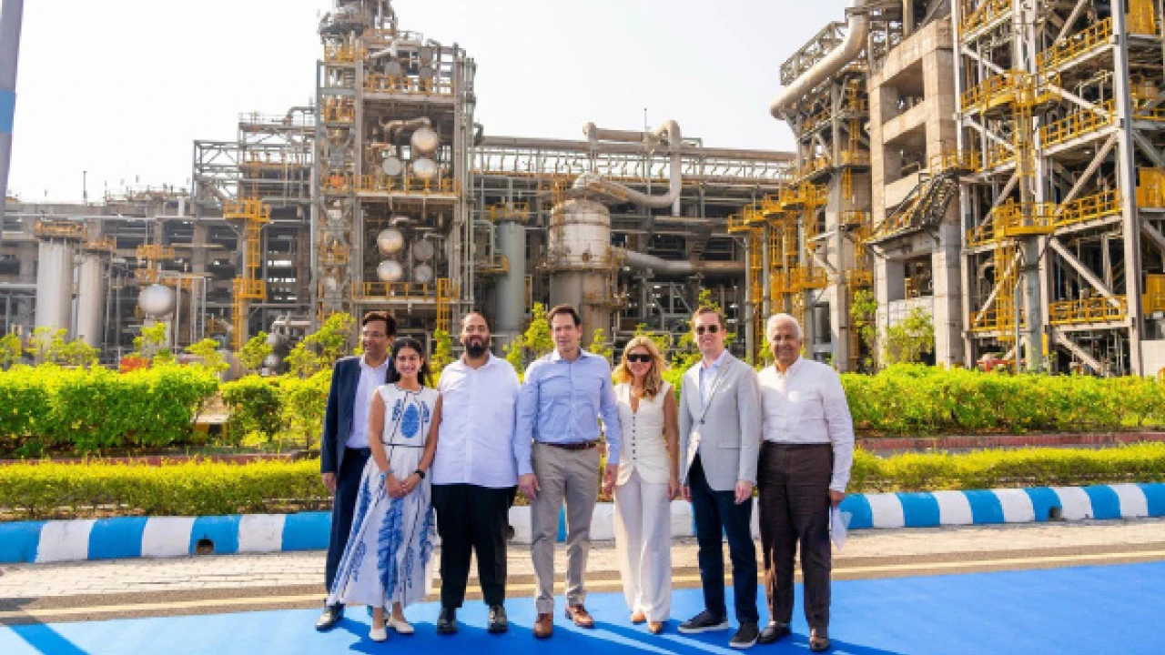 গুজরাতে রিলায়েন্সের তৈল শোধনাগার পরিদর্শন মার্কিন বিদেশ সচিব রুবিও’র