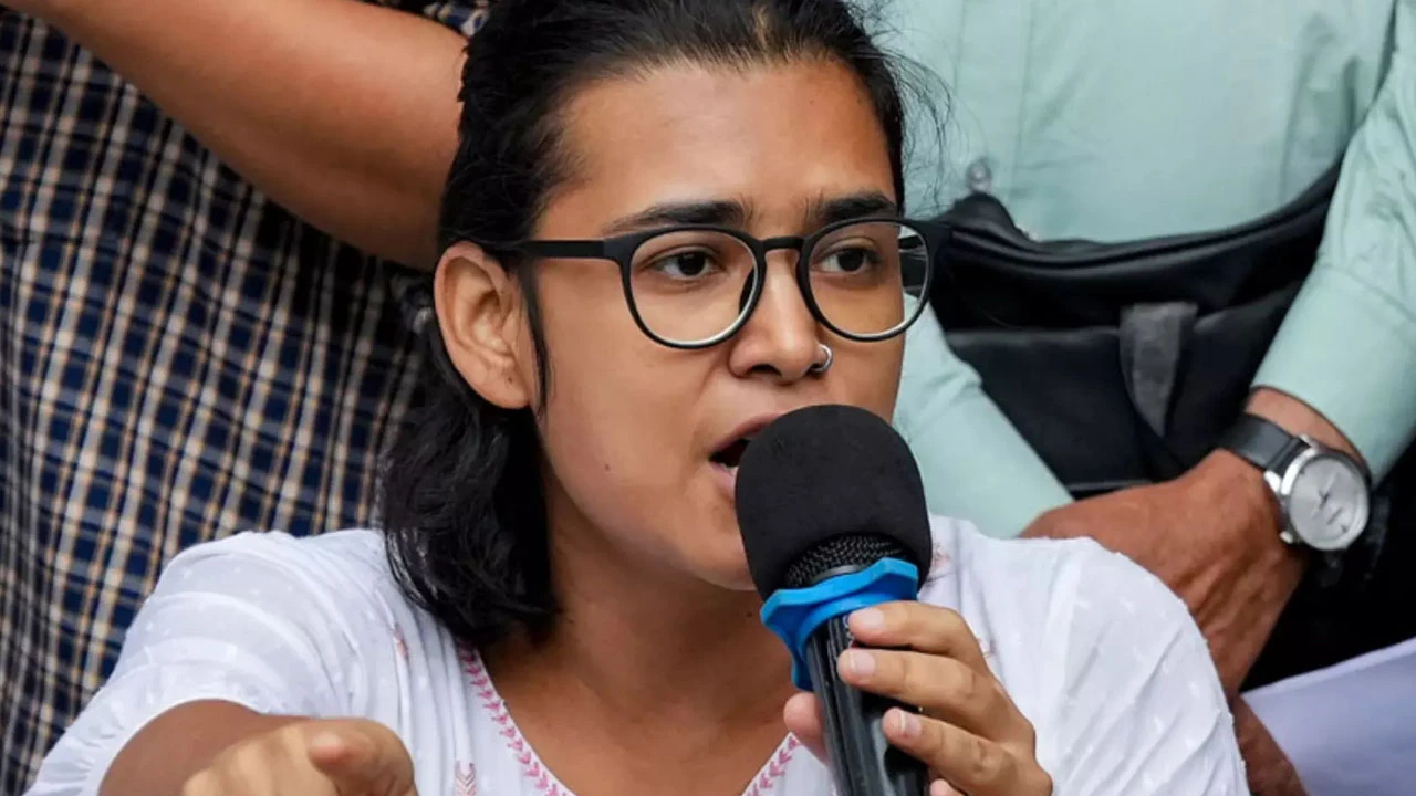 জাতীয় পতাকা উত্তোলনের জন্য অনুমতির প্রয়োজন নেই, সওয়াল নেহার আইনজীবী