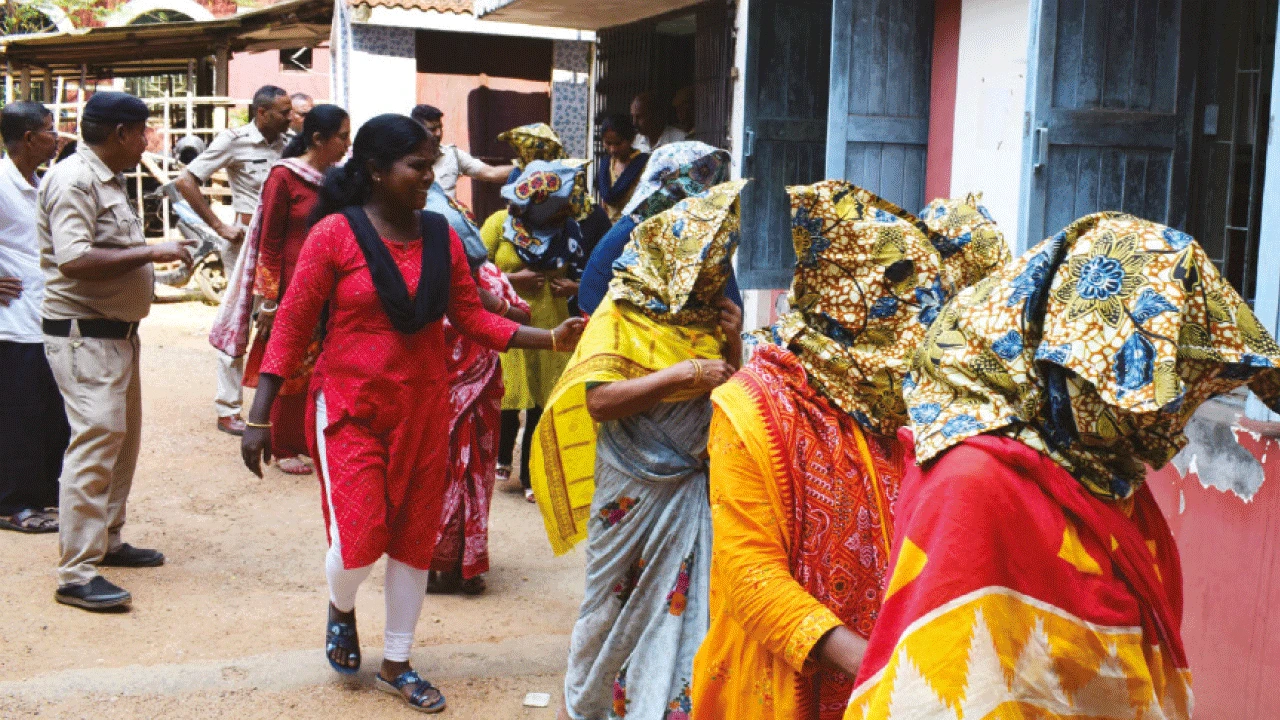 বাঁকুড়ায় মণ্ডপের ভিড়ে সোনার চেন ছিনতাই চক্রের ১৩ জন ধৃত