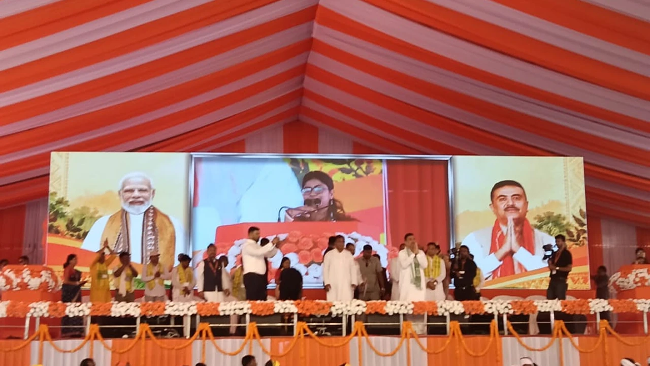 ঝাড়গ্রামের কালাঝরিয়ার মঞ্চে মুখ্যমন্ত্রী শুভেন্দু অধিকারী