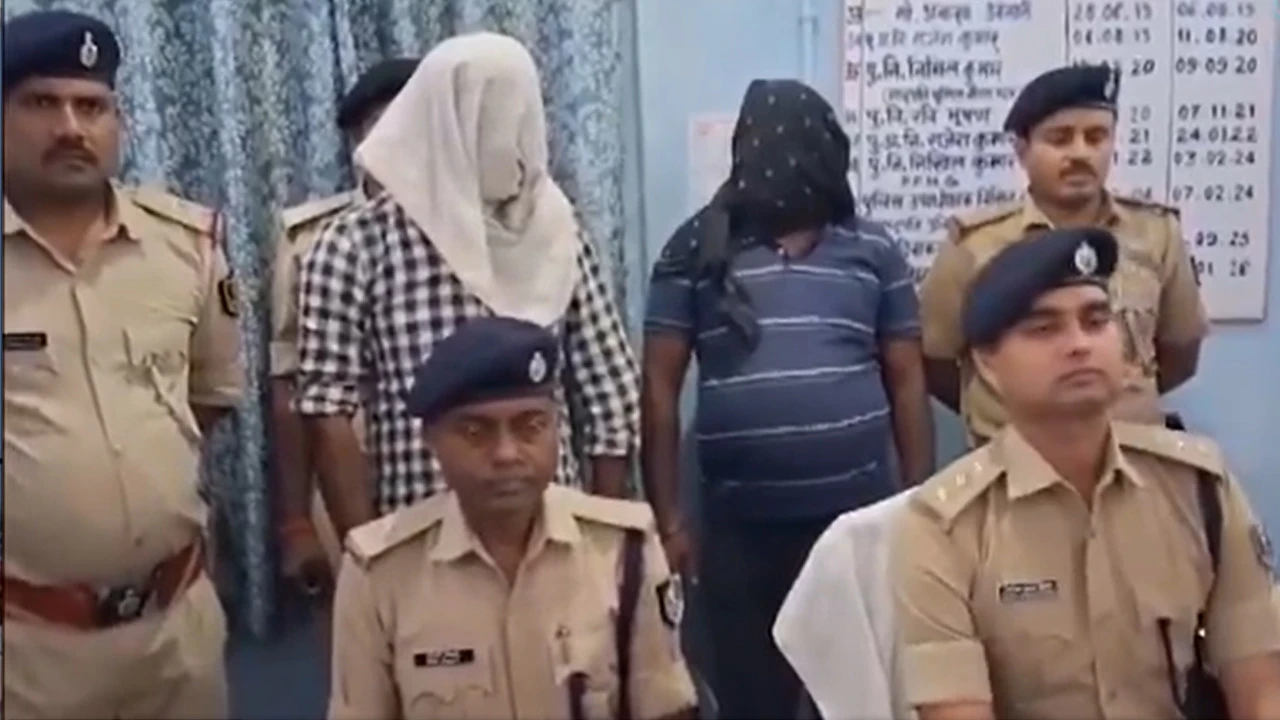 বিহারের জেহানাবাদে পুলিশের অভিযানে আগ্নেয়াস্ত্র ও ১৩ লিটারেরও বেশি বিদেশি মদ  সহ গ্রেপ্তার ২