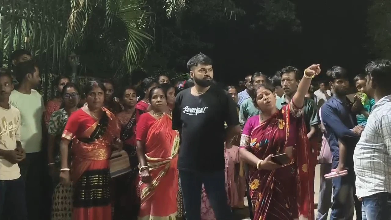বিবাহ বহির্ভূত  সম্পর্কের অভিযোগ ঘিরে অশান্তি, থানাতেই ধুন্ধুমার দুই গোষ্ঠীর, আহত পুলিশকর্মী