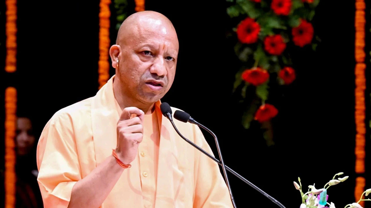 উত্তরপ্রদেশ ভোটে কি যোগীর বদলে অন্য কেউ মুখ্যমন্ত্রী পদপ্রার্থী, জল্পনা