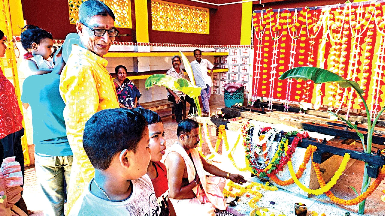 কোজাগরী পূর্ণিমায় নবদ্বীপের রাস উৎসবের কাঠামোপুজো