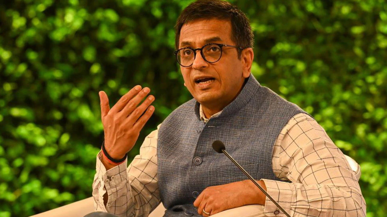 ‘কলেজিয়াম বৈঠকের আগে সরকারের সঙ্গে আলোচনা করে নিতেন চন্দ্রচূড়’,  নিয়োগ নিয়ে আত্মজীবনীতে বিস্ফোরক দাবি প্রাক্তন বিচারপতির