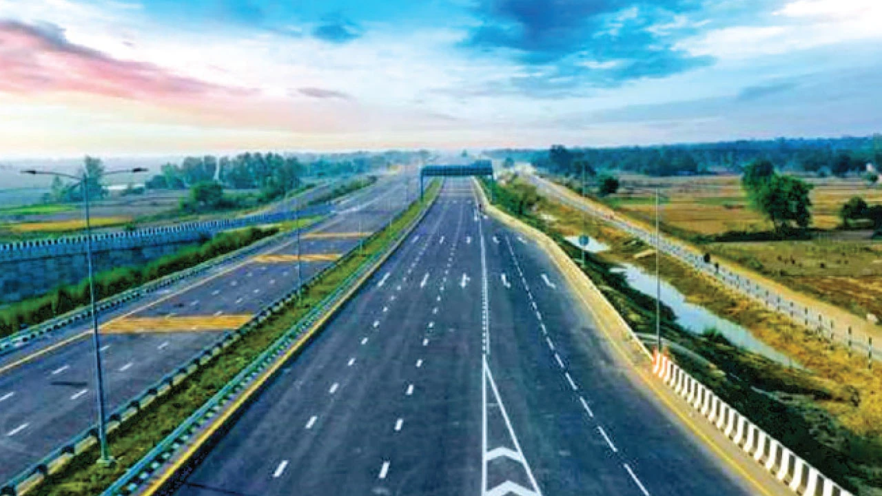 পরিকাঠামো নির্মাণে দেরি, কোষাগারে তিন লক্ষ কোটি বাড়তি খরচের বোঝা, প্রবল অস্বস্তিতে মোদি সরকার