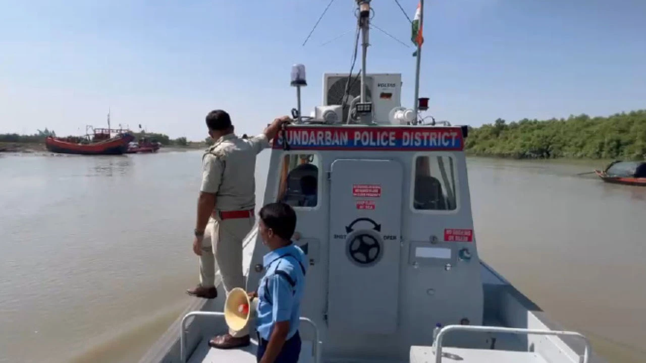 উপকূলে মাইকিং, মৎস্যজীবীদের ফেরার নির্দেশ