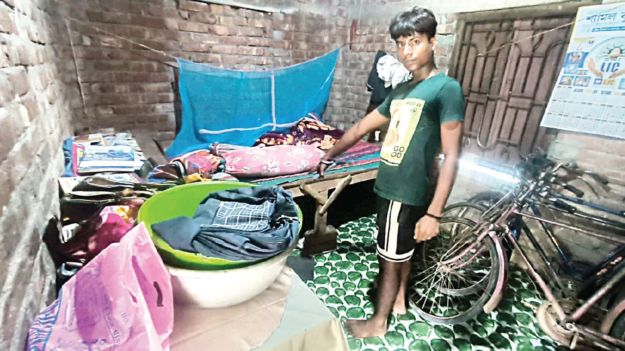 এনকাউন্টারকে সমর্থন পরিবারের, তাজ্জব গ্রাম, মায়ের হাতে শেষ জল, ভাইয়ের কাছে ক্ষমা