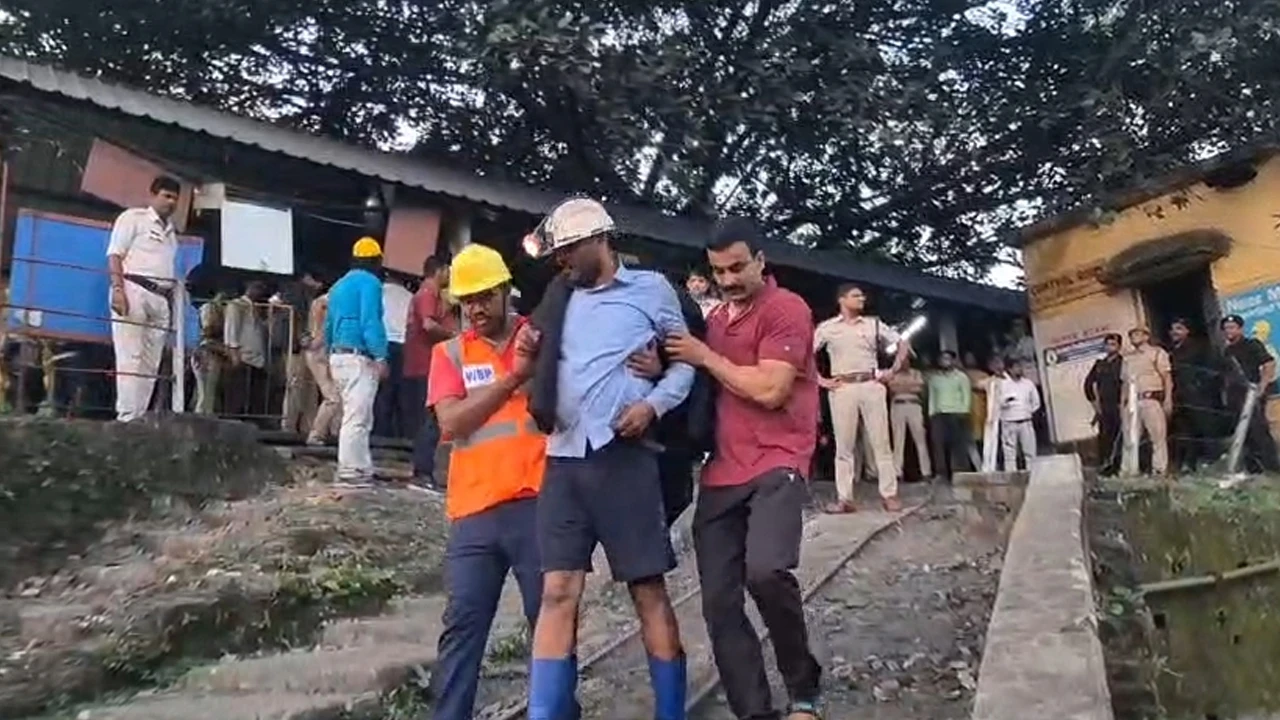 ১২ ঘণ্টা পরে উদ্ধার পাণ্ডবেশ্বরের খনিতে আটকে পড়া ১৪ শ্রমিক, প্রশ্নে নিরাপত্তা
