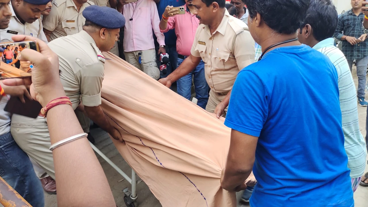 গাইঘাটা এনকাউন্টারে মৃতের দেহ ময়নাতদন্তের জন্য বারাসত মেডিকেল কলেজে নিয়ে যাওয়া হলো