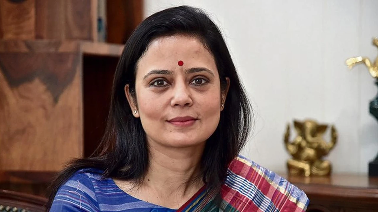 শীর্ষ আদালতে খারিজ মহুয়া মৈত্রর আবেদন