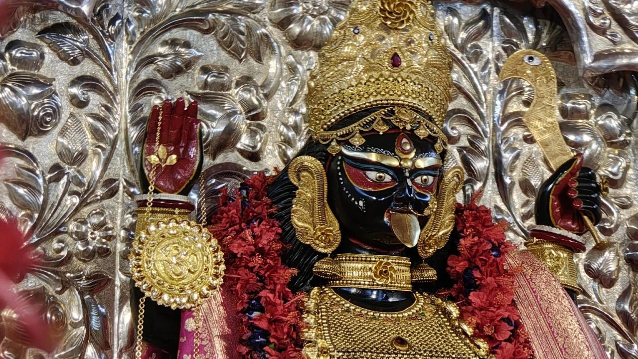 বড়মার মন্দির প্রতিষ্ঠা বার্ষিকীতে ভিড়, কালীপুজোয় নিরাপত্তা নিয়ে বৈঠক