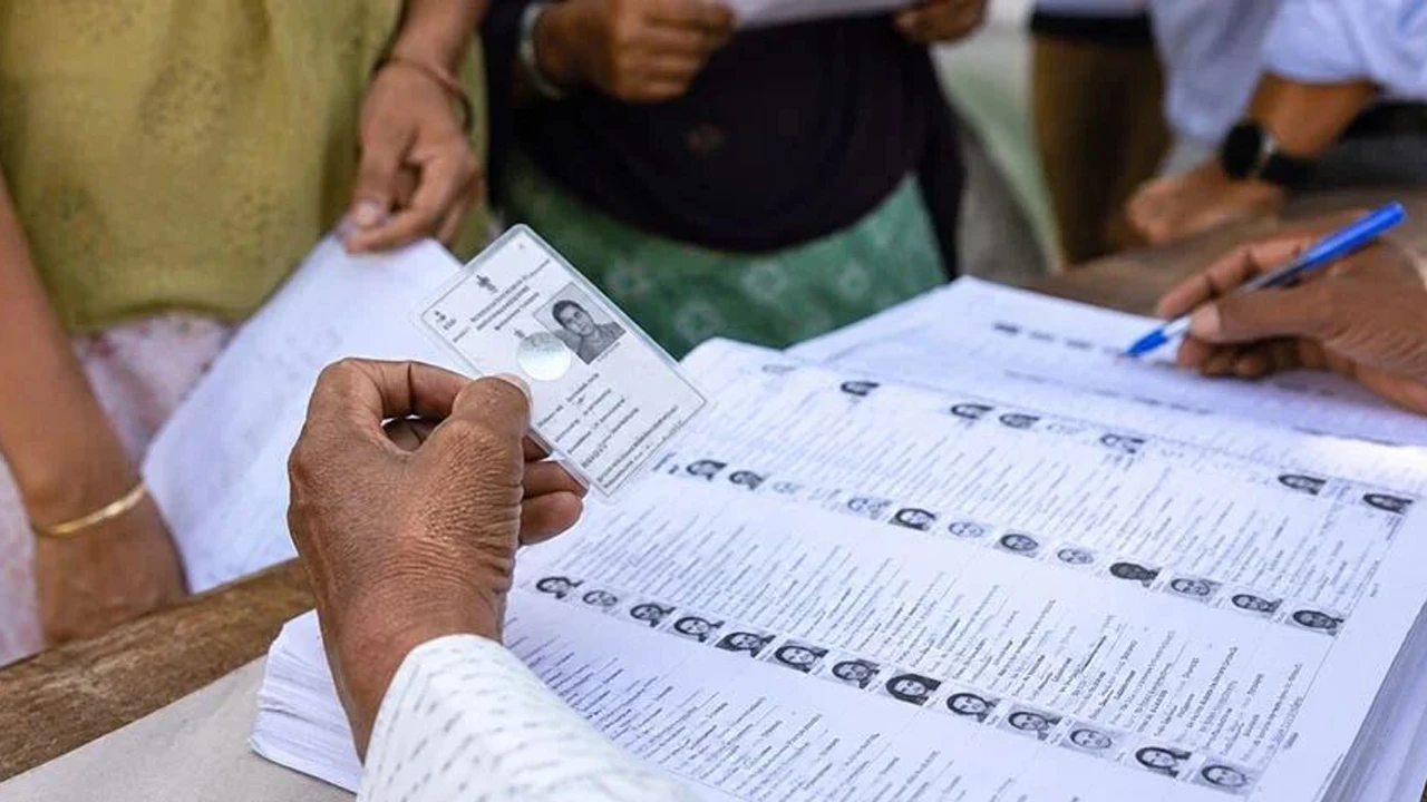 এসআইআরে ৬ রাজ্যে মিলল মাত্র ১,৬৪০ বিদেশি ভোটার