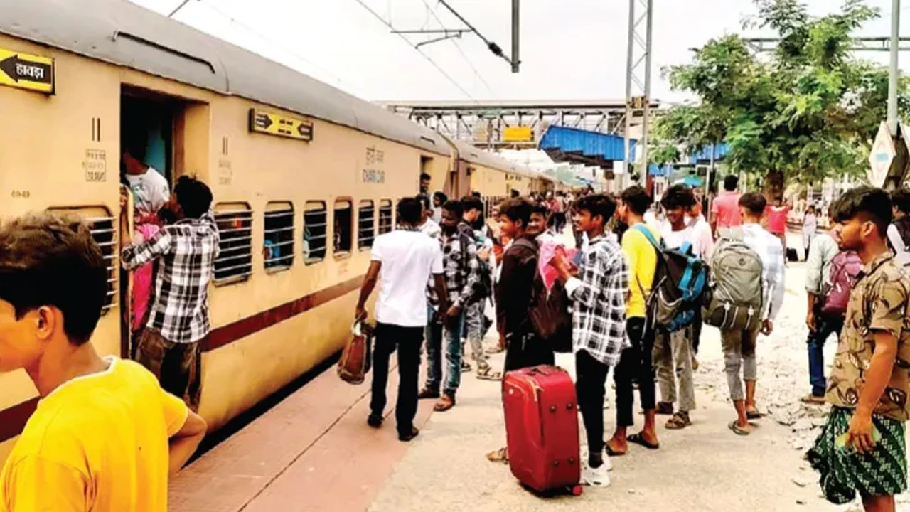 গোয়েন্দারা অ্যাকশনে নামতেই পেশা বদল স্মাগলারদের, শ্রমিকের কাজে ভিনরাজ্যে