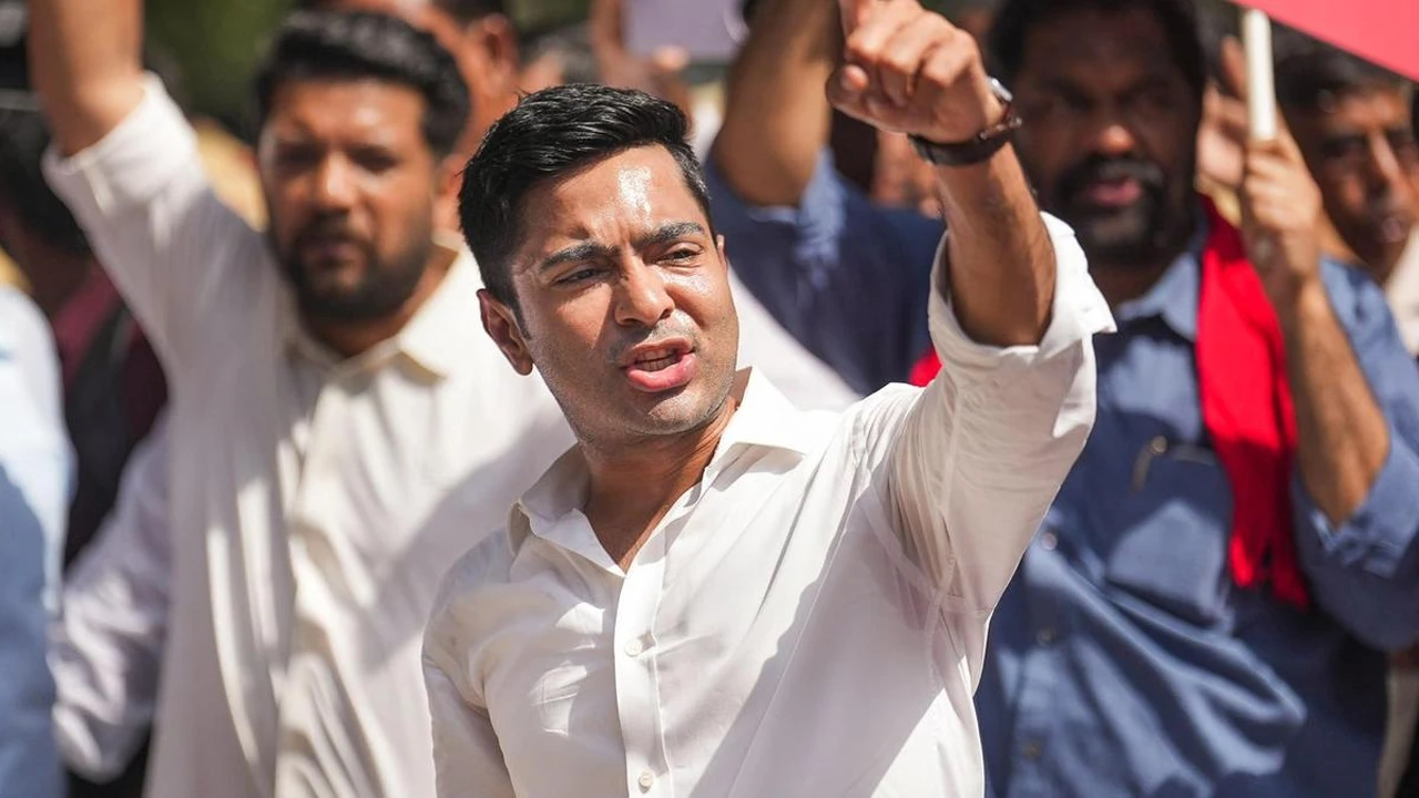 আমার নামে ৩০টি কেস, জেলে রেখে জব্দ  করার মতলব! দমব না, তোপ অভিষেকের
