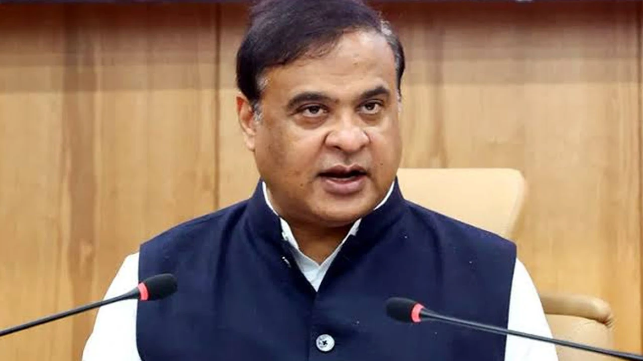 নিষিদ্ধ জঙ্গিগোষ্ঠী উলফার প্রশংসা করে বিতর্কে মন্ত্রী, সাফাই হিমন্তর