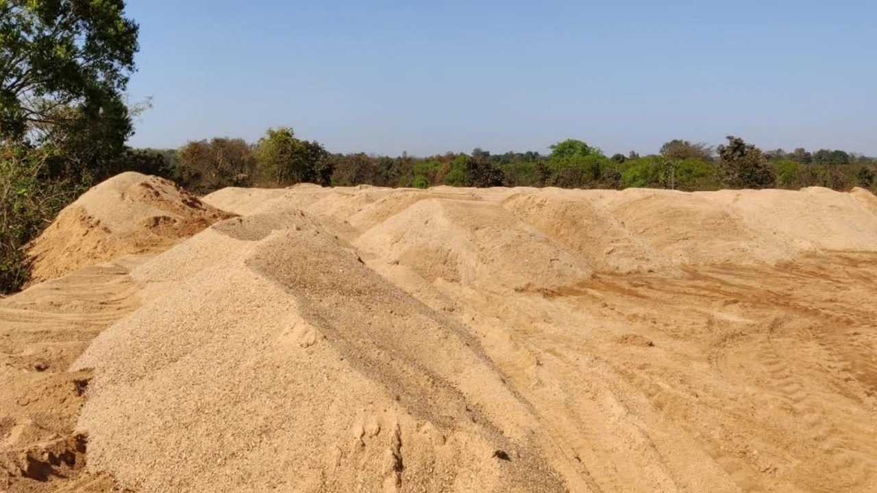 ১ নভেম্বর থেকে বীরভূমে খুলছে বালিঘাট, অবৈধ কারবার রোখাই চ্যালেঞ্জ জেলা প্রশাসনের